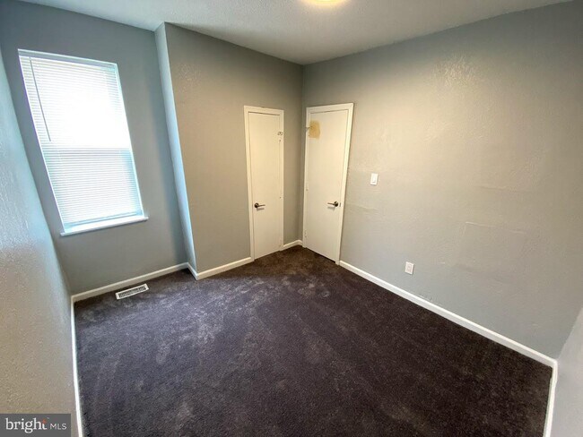 Building Photo - 4534 Wayne Ave