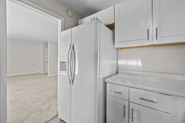 Building Photo - *MOVE IN READY* 3 Bed, 2 Bath Condo, Close to Uptown!!!