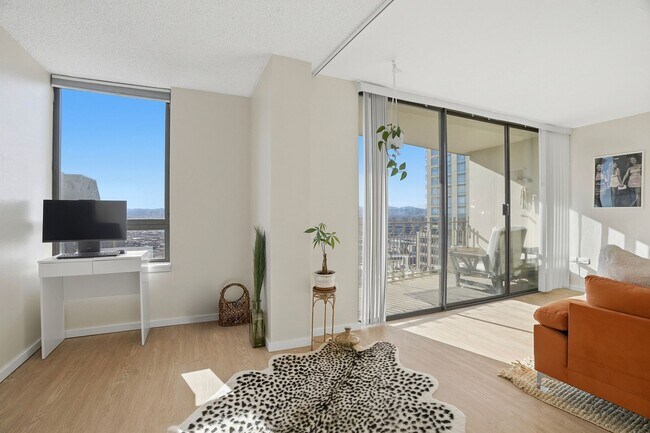Building Photo - 35th Floor Downtown Denver Condo | 1 Bed | Private Balcony | Mountain Views