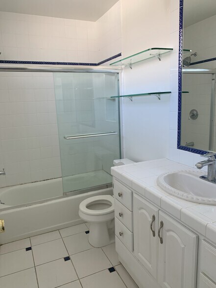 Building Photo - 1055 S Holt Ave