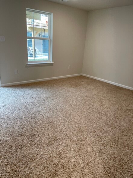 Building Photo - 504 E International Rd