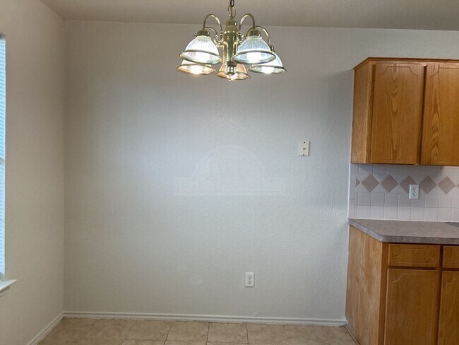 Building Photo - 1505 Dugger Cir