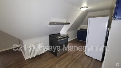Building Photo - 208 Thompson St