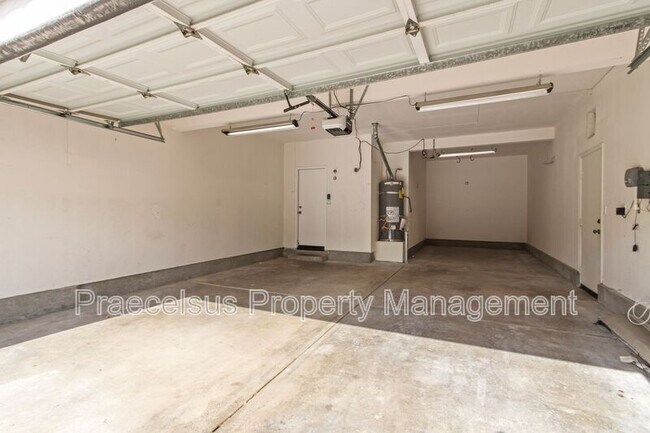 Building Photo - 421 Corte Calypso