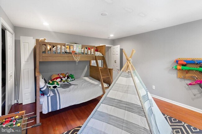 Building Photo - 213 Montrose St