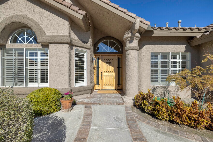 Building Photo - 8640 Inwood Dr