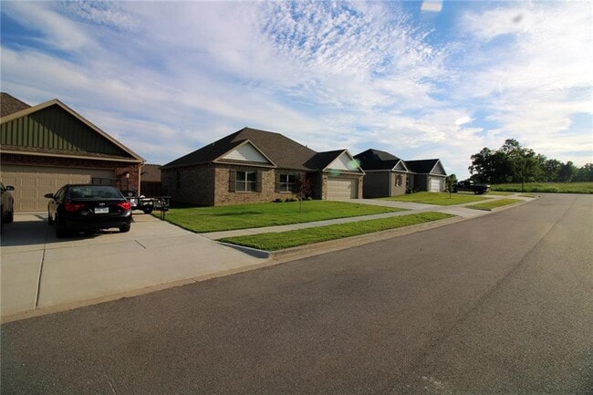 Building Photo - 851 Petit Jean St