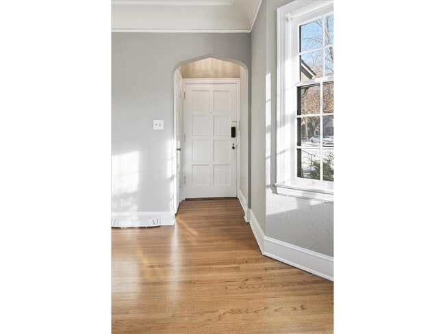 Building Photo - 3540 Irving Ave S