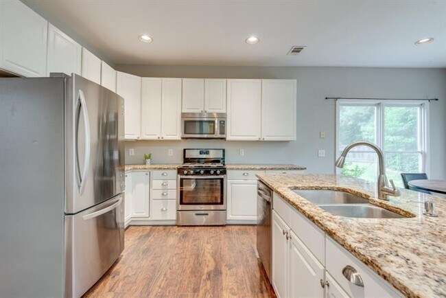 Building Photo - 6515 Fairgreen Dr