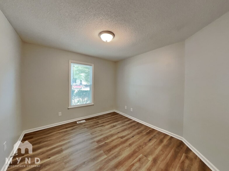 Building Photo - 2209 Maybrook Dr