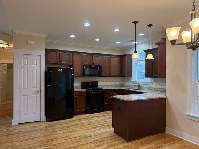 Building Photo - Townhouse walking distance to Black Mountain available now!