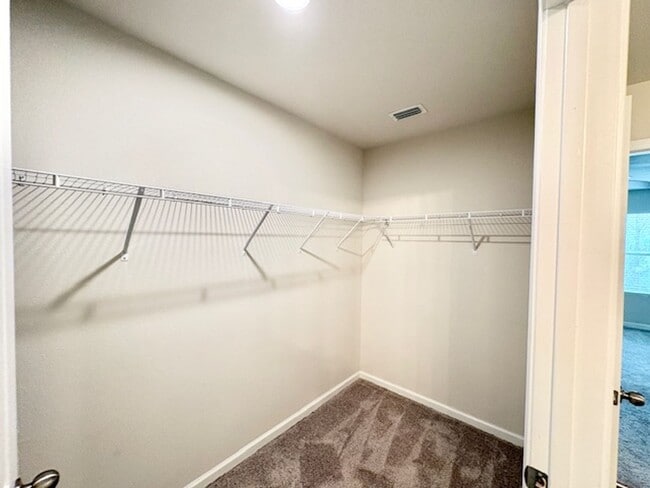 Building Photo - 462 Whispering Creek Ave