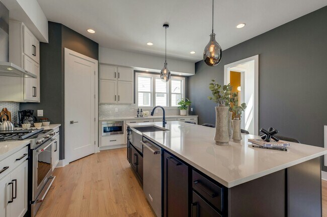 Building Photo - 102 Marshall Ct