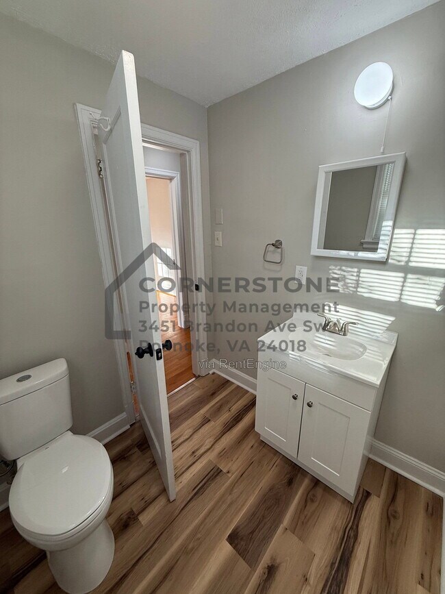 Building Photo - 353 Highland Ave SW