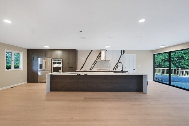 Building Photo - 11110 Highland Dr