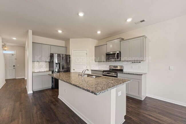 Building Photo - 3262 Carmine Ave