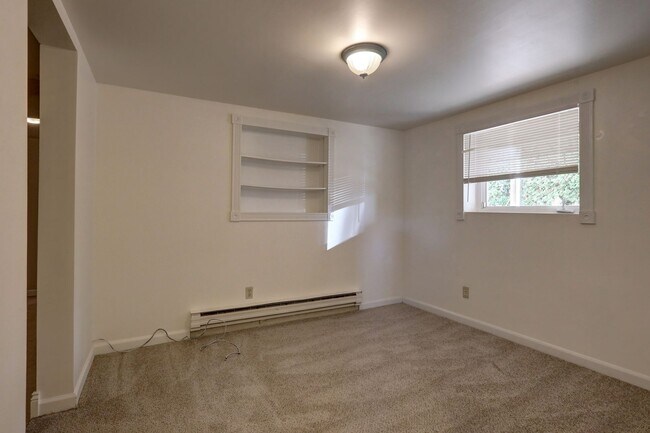 Building Photo - 529 Maple St