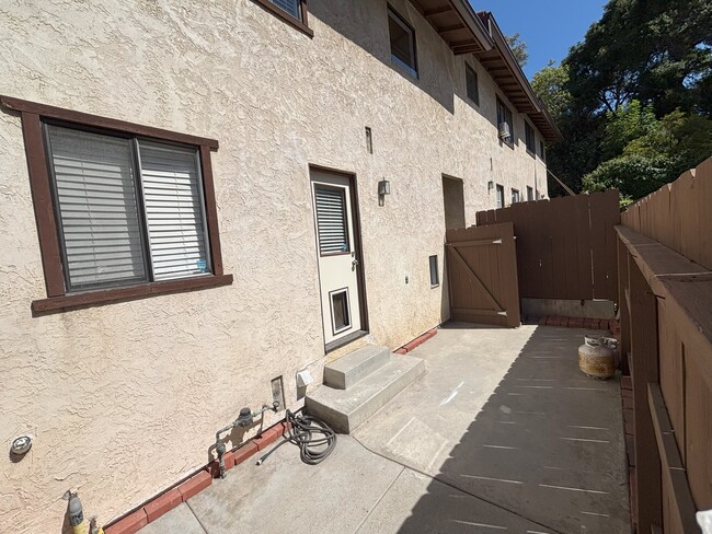 Building Photo - 717 Franklin Ln