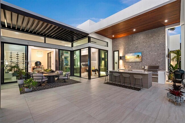 Building Photo - 3701 NE 26th Ave