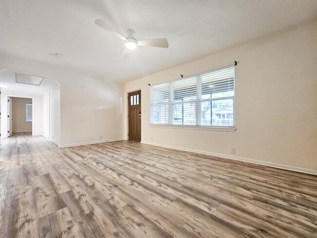 Building Photo - 518 NW 27th Ave