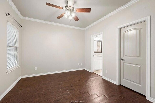 Building Photo - 3821 Estes Pk