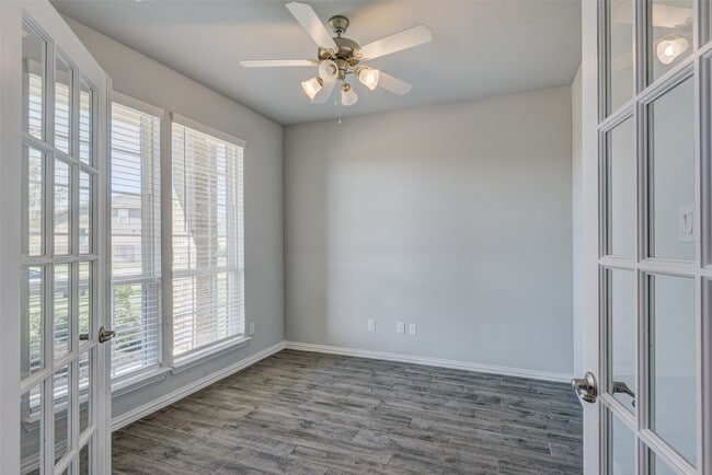 Building Photo - 23421 Vineyard Dr