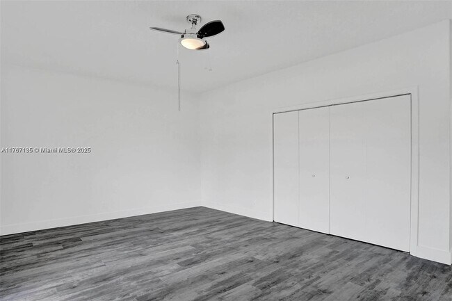 Building Photo - 16610 Royal Poinciana Ct