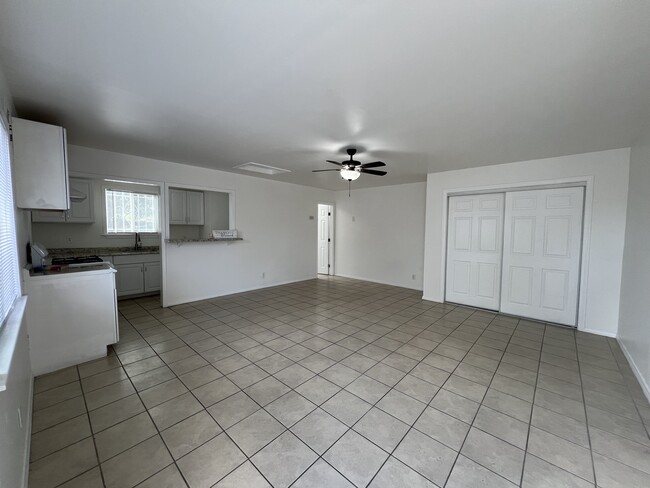 Spacious studio - 1528 N Waterman Ave