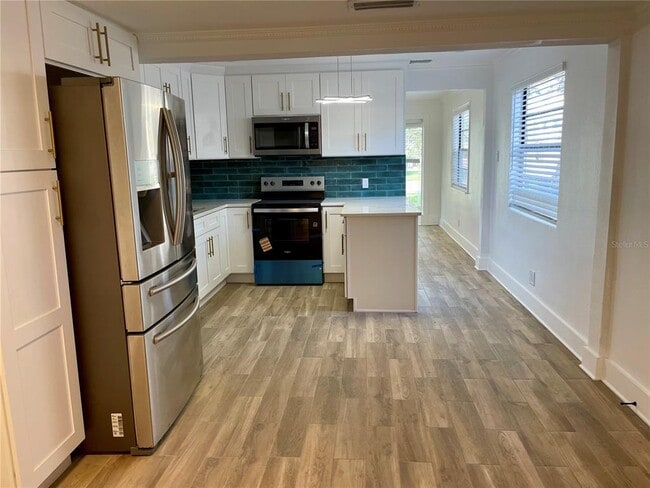 Building Photo - 2118 S Venus St