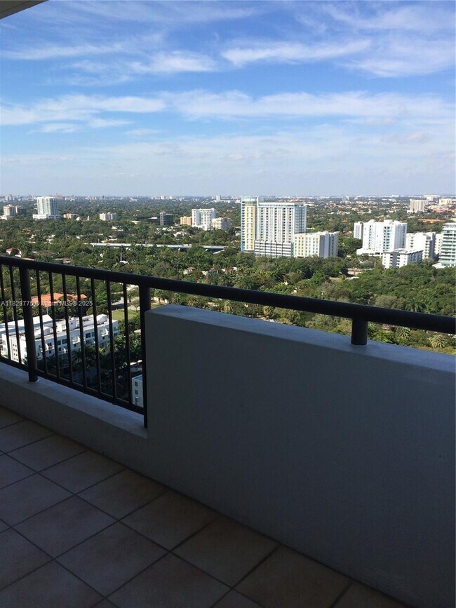 Building Photo - 1581 Brickell Ave