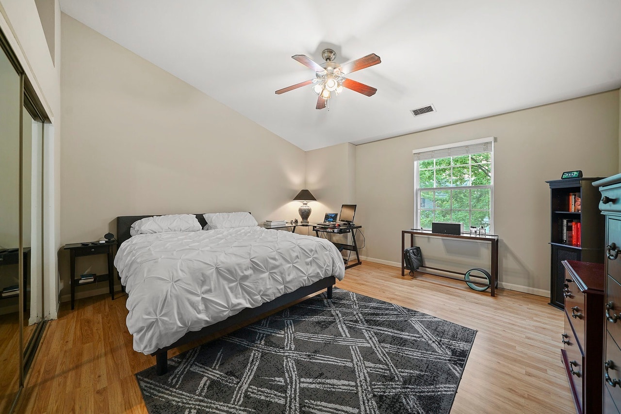 Building Photo - 20 Peach Tree Ln