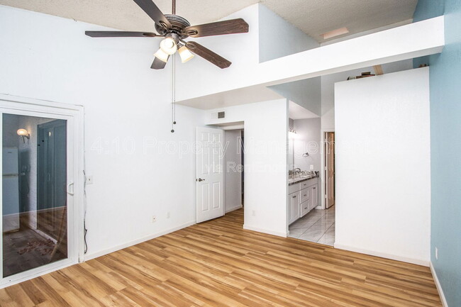 Building Photo - 1718 S Longmore