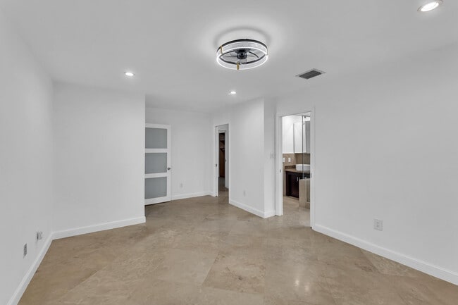 Building Photo - 2119 N 14th Terrace