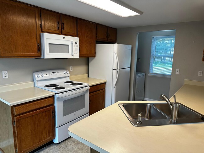Building Photo - 1767 S Pitkin Cir