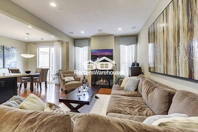 Building Photo - Executive Townhome in Stonemills Community...