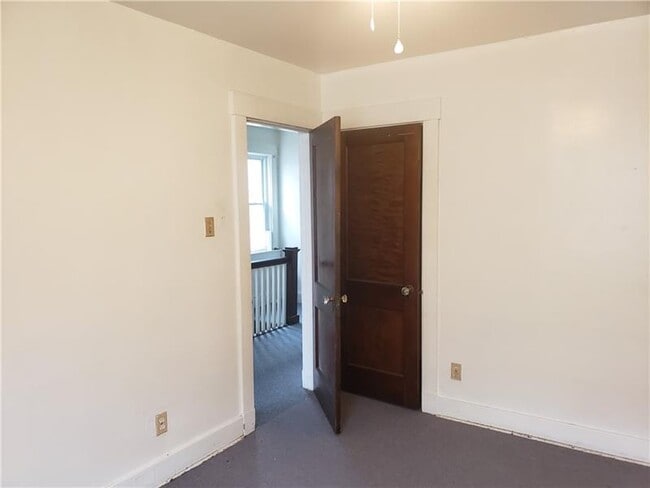 Building Photo - 350 Coltart Ave