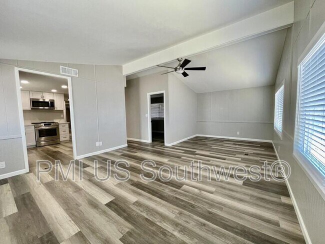 Building Photo - 738 Swan Dr