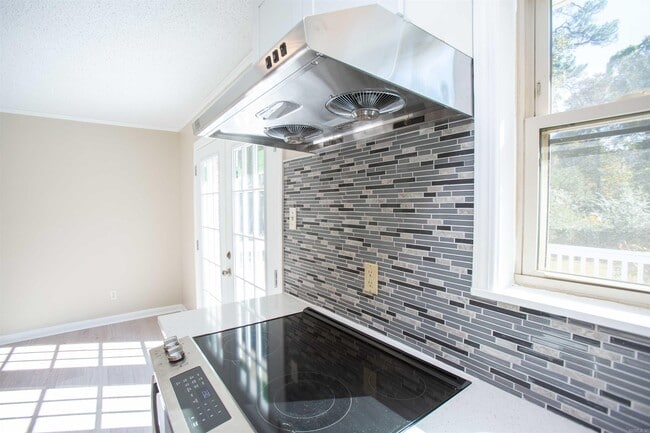 Building Photo - 29 Meadowbrook Dr
