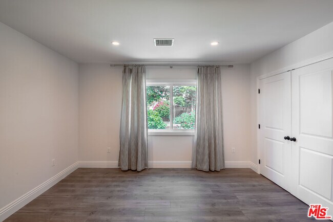 Building Photo - 4708 Aqueduct Ave