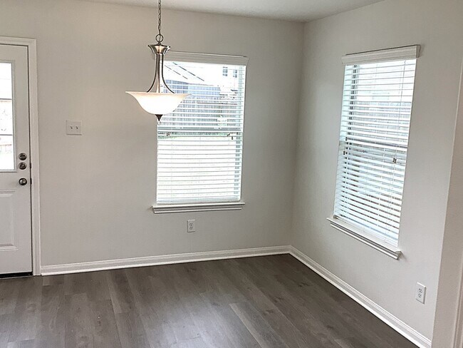 Building Photo - 910 Redcrest Springs Ct