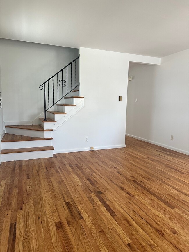Building Photo - 3002 Ventnor Ave