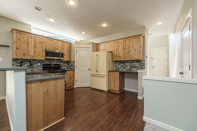 Building Photo - Cul-de-Sac Living at Its Best – Updated 3BR with Garage & A/C!