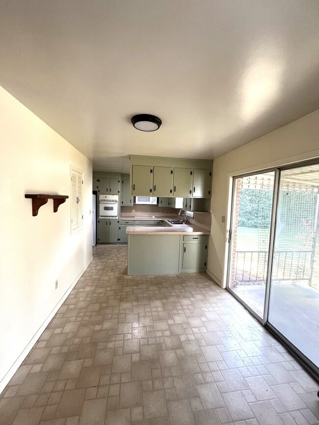 Building Photo - Beautifully Renovated Single-Family Ranch – 3 Beds, 2 Baths