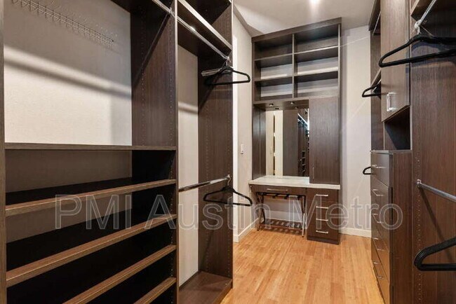 Building Photo - 2612 Carnarvon Ln