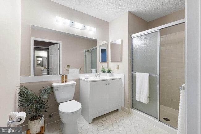 Building Photo - 14 Cheverny Ct