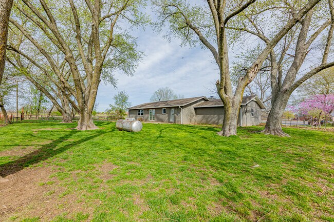 Building Photo - 10999 AR-72