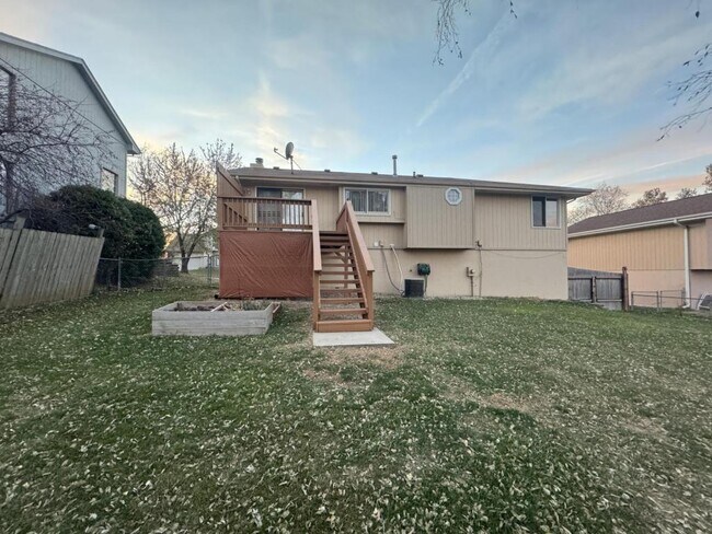 Building Photo - 2107 Queen Dr