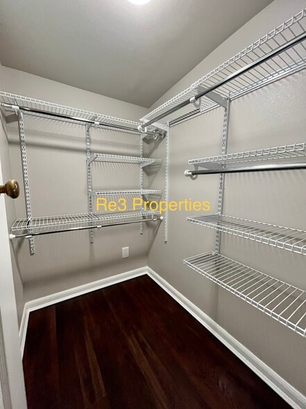 BR1 closet - 1409 W Church St