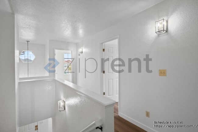 Building Photo - 2215 Jenni Ln