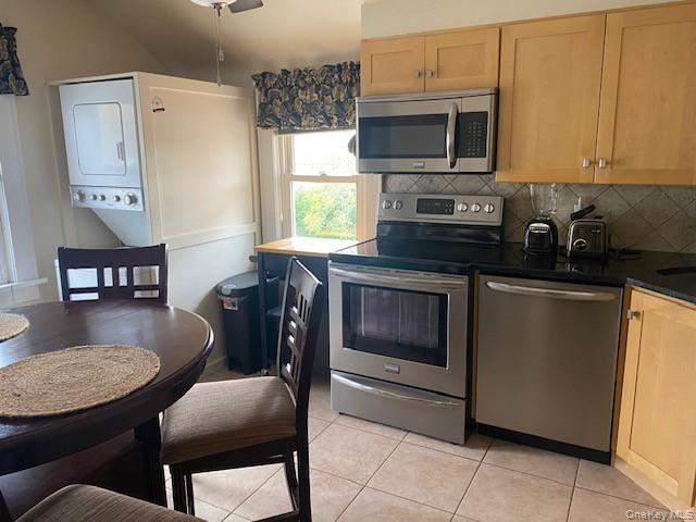 Building Photo - 994 Pacific St